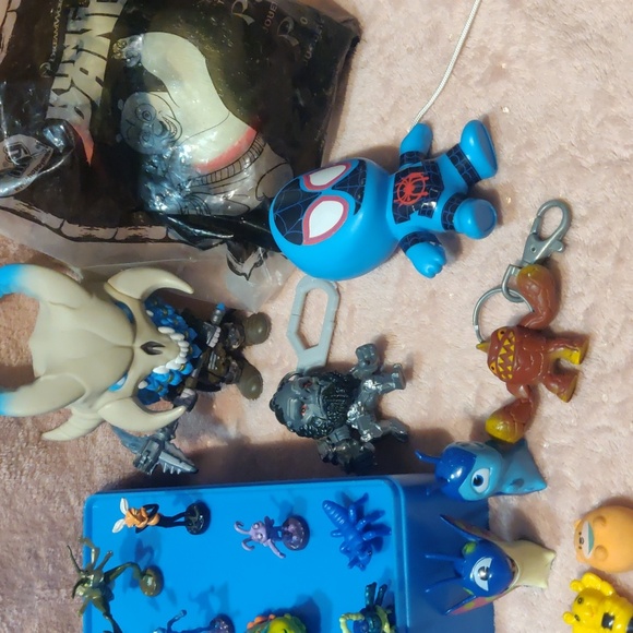 Little Figurine Lot - Picture 3 of 8